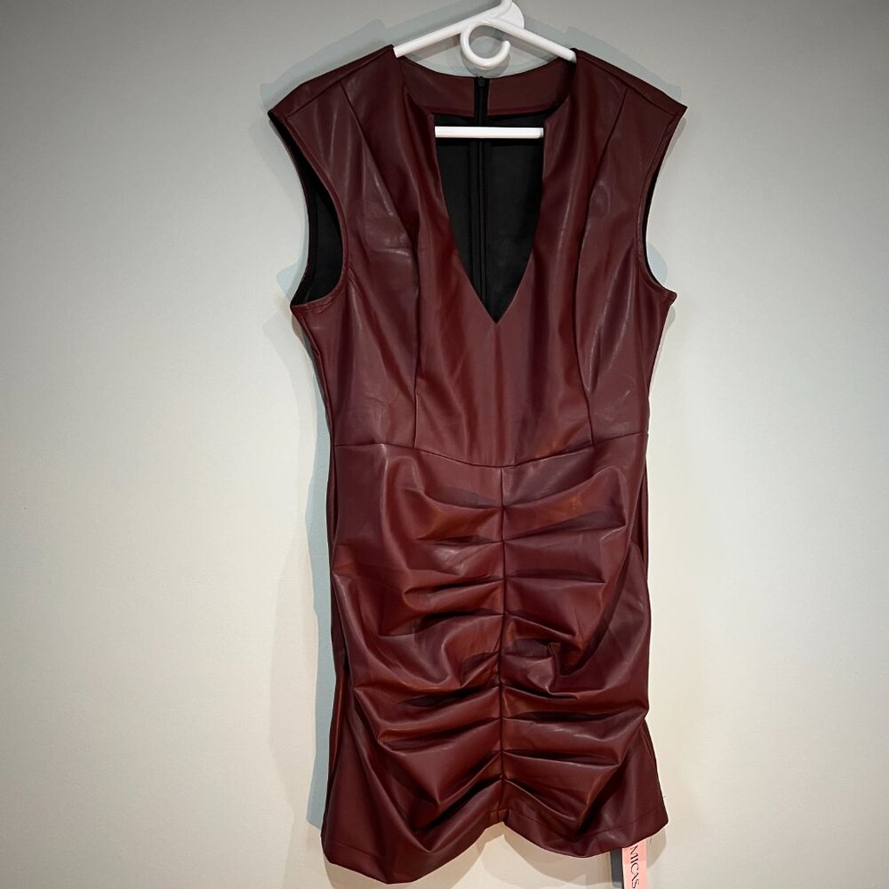 Elegant Burgundy Sleeveless Dress - Picture 3 of 9
